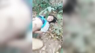 Vào đất hàng xóm đụ nhau bị chủ vườn phát hiện bị đuổi đi khi đang đụ.